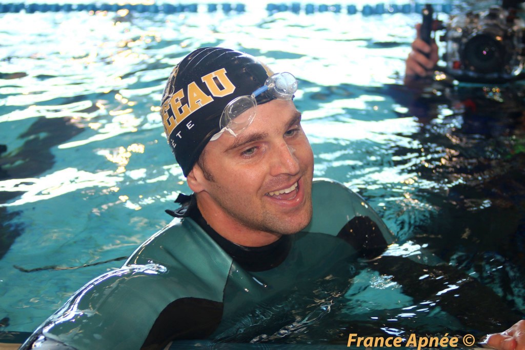 Fred Sessa tout sourire après 200m DNF (Sète, 2014) photo : France Apnée