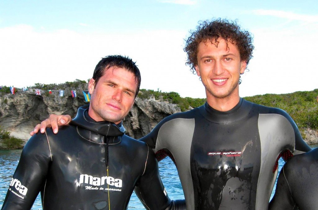 à gauche l'homme fort du jour Vejano Zanki et le Slovène Samo Jeranko qui aujourd'hui a plongé à -87m CWT en 2'40''.