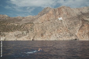 Gregory nageant au large d'Amorgos (photo : The Authentic Big Blue - 2017)