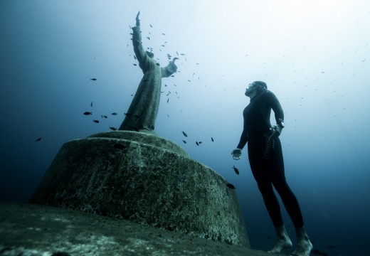 Christ of the abyss – Guillaume Néry / Julie Gautier