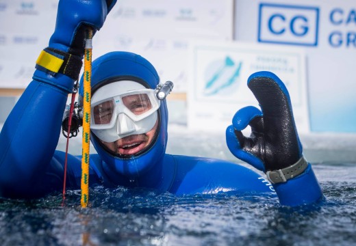 [RECORD] 80m en poids constant dans le lac Baïkal